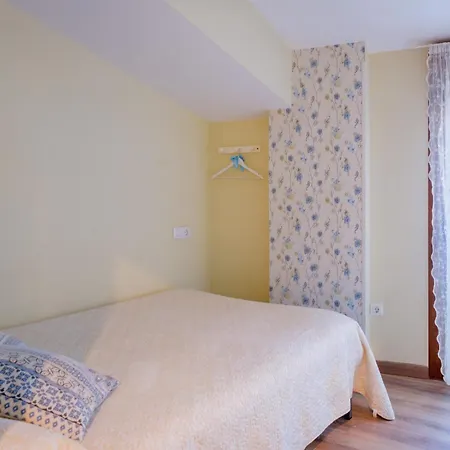 Alojamento de Acomodação e Pequeno-almoço Maza Especial Grupos 4*